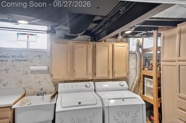 19315 Delaware Street, Roseville, MI 48066