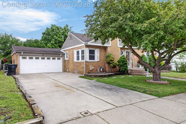 19315 Delaware Street, Roseville, MI 48066