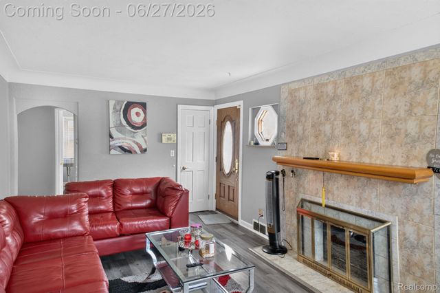 19315 Delaware Street, Roseville, MI 48066