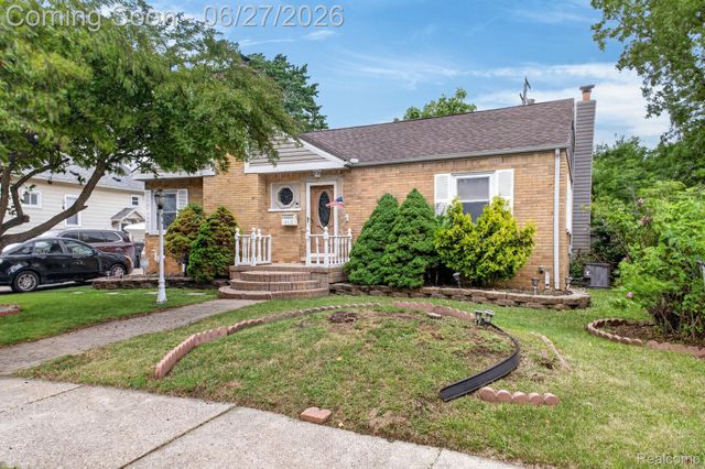 19315 Delaware Street, Roseville, MI 48066