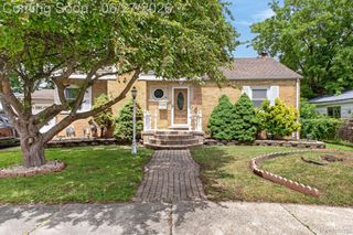 19315 Delaware Street, Roseville, MI 48066