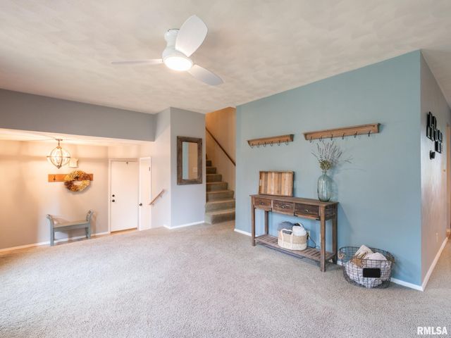 9 CYPRESS Point, Pekin, IL 61554