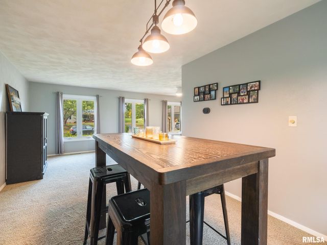 9 CYPRESS Point, Pekin, IL 61554