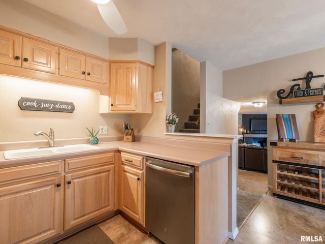 9 CYPRESS Point, Pekin, IL 61554