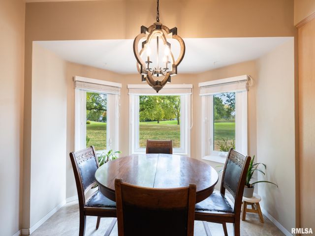 9 CYPRESS Point, Pekin, IL 61554