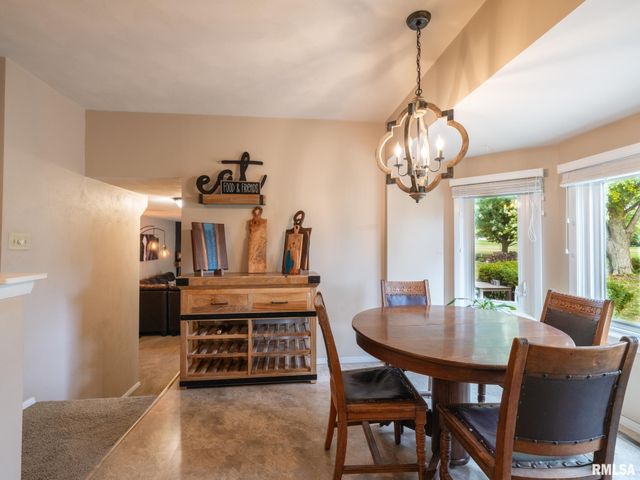 9 CYPRESS Point, Pekin, IL 61554