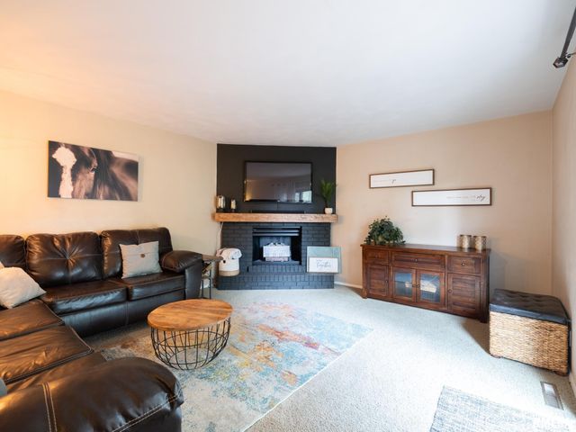 9 CYPRESS Point, Pekin, IL 61554