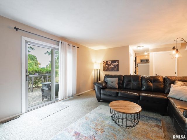 9 CYPRESS Point, Pekin, IL 61554