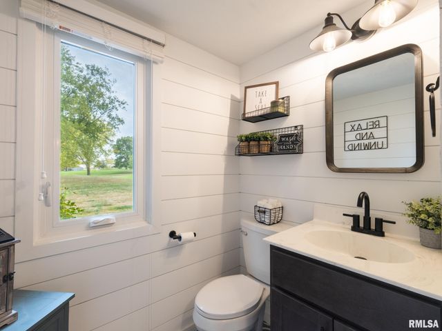 9 CYPRESS Point, Pekin, IL 61554