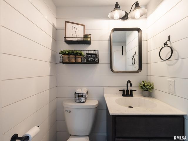 9 CYPRESS Point, Pekin, IL 61554