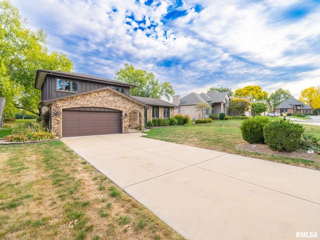 9 CYPRESS Point, Pekin, IL 61554