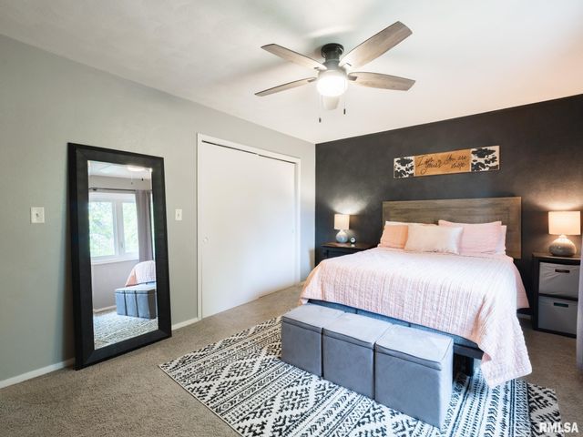 9 CYPRESS Point, Pekin, IL 61554