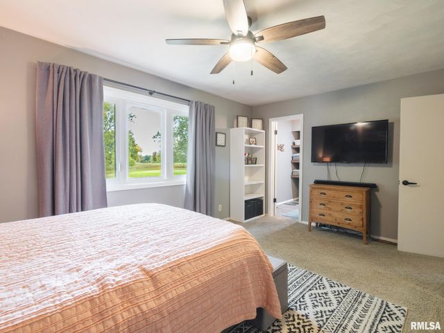 9 CYPRESS Point, Pekin, IL 61554