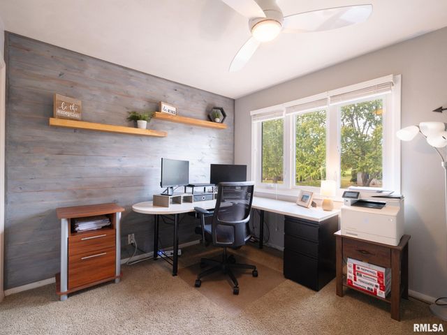 9 CYPRESS Point, Pekin, IL 61554