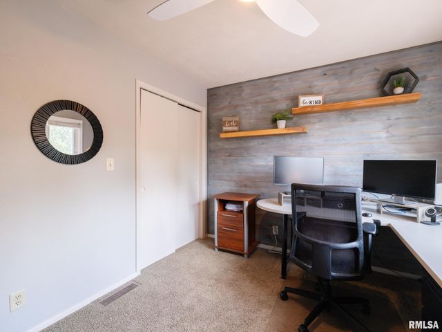 9 CYPRESS Point, Pekin, IL 61554