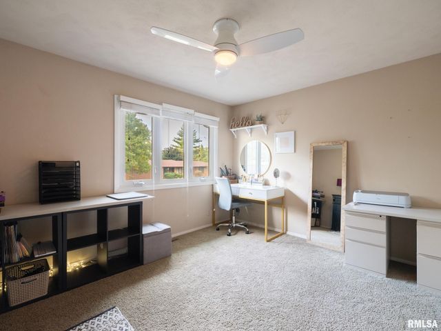 9 CYPRESS Point, Pekin, IL 61554