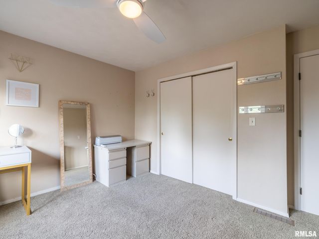 9 CYPRESS Point, Pekin, IL 61554