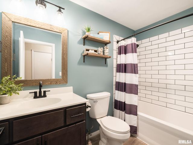 9 CYPRESS Point, Pekin, IL 61554