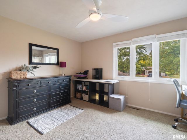 9 CYPRESS Point, Pekin, IL 61554