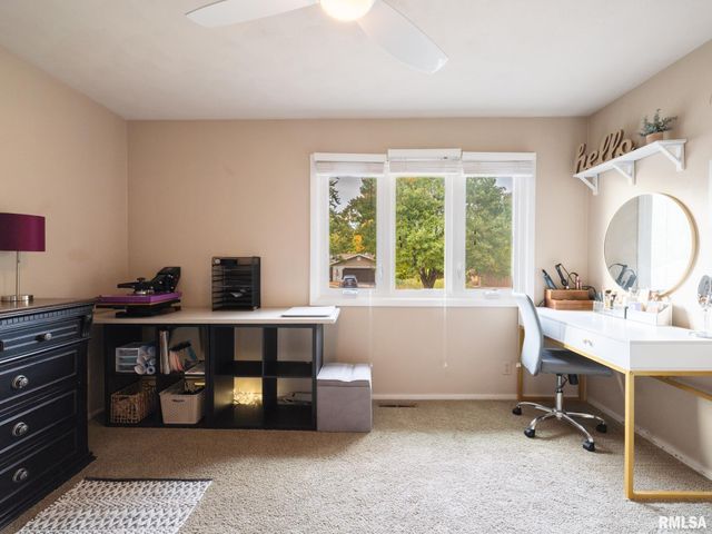 9 CYPRESS Point, Pekin, IL 61554