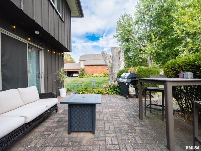 9 CYPRESS Point, Pekin, IL 61554