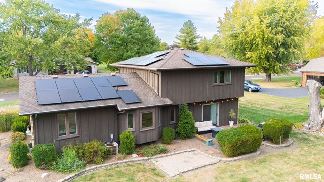 9 CYPRESS Point, Pekin, IL 61554