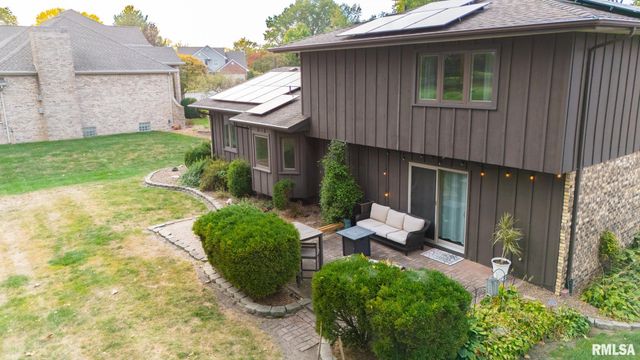 9 CYPRESS Point, Pekin, IL 61554