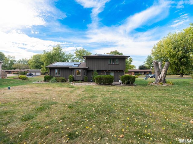 9 CYPRESS Point, Pekin, IL 61554