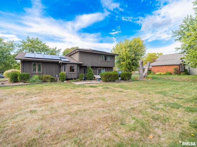 9 CYPRESS Point, Pekin, IL 61554