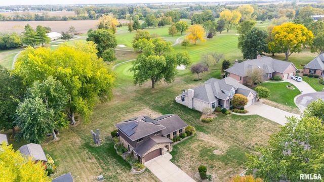 9 CYPRESS Point, Pekin, IL 61554