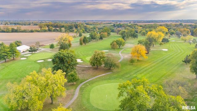 9 CYPRESS Point, Pekin, IL 61554