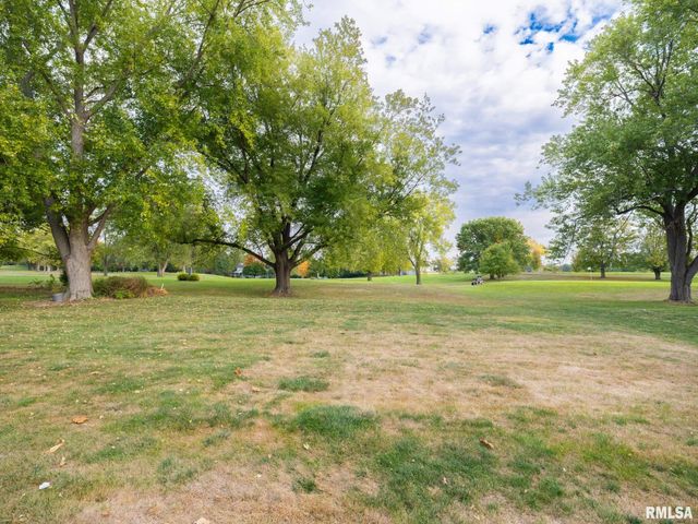 9 CYPRESS Point, Pekin, IL 61554