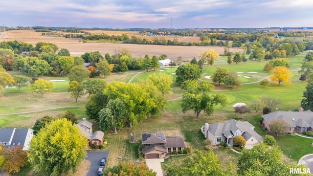 9 CYPRESS Point, Pekin, IL 61554