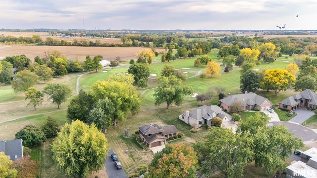 9 CYPRESS Point, Pekin, IL 61554