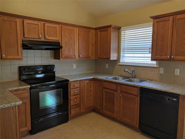 416 Cherokee Gate Drive, Yukon, OK 73099