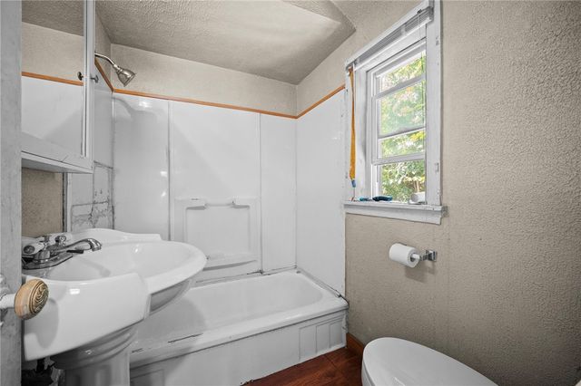 811 N State, Clairton, PA 15025