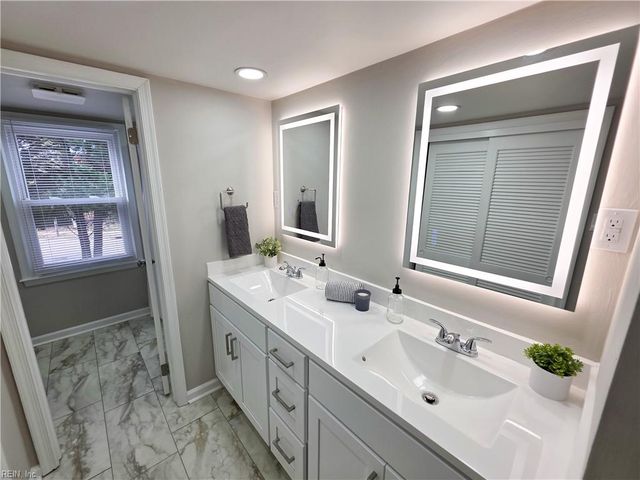 3821 Cannon Point DR, Chesapeake, VA 23321