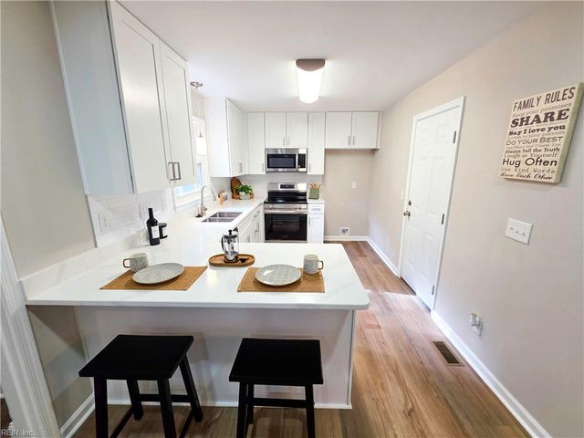 3821 Cannon Point DR, Chesapeake, VA 23321