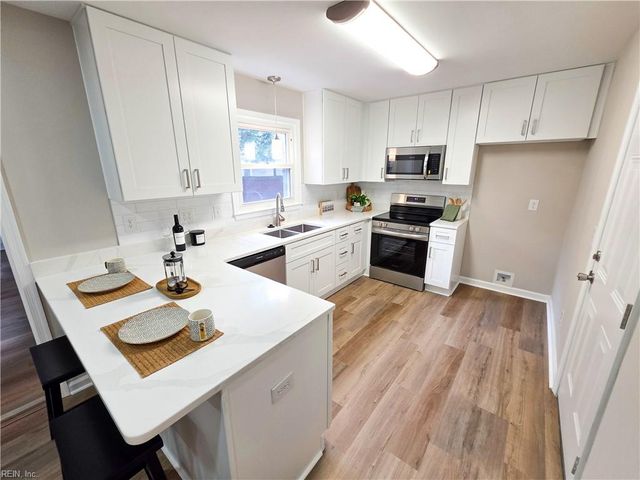 3821 Cannon Point DR, Chesapeake, VA 23321