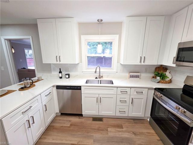 3821 Cannon Point DR, Chesapeake, VA 23321