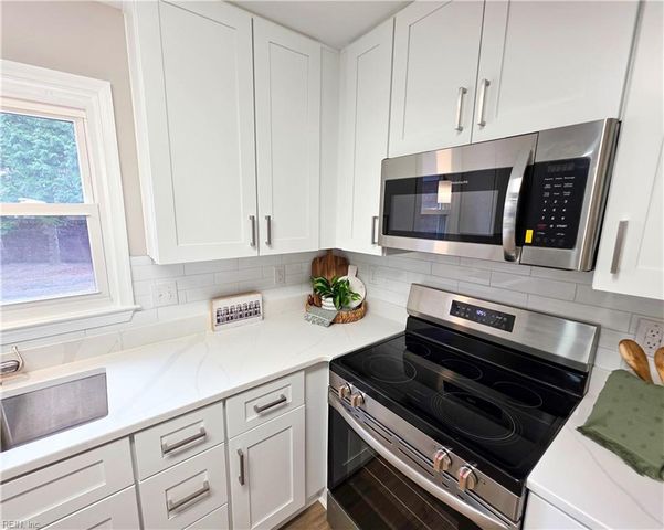 3821 Cannon Point DR, Chesapeake, VA 23321