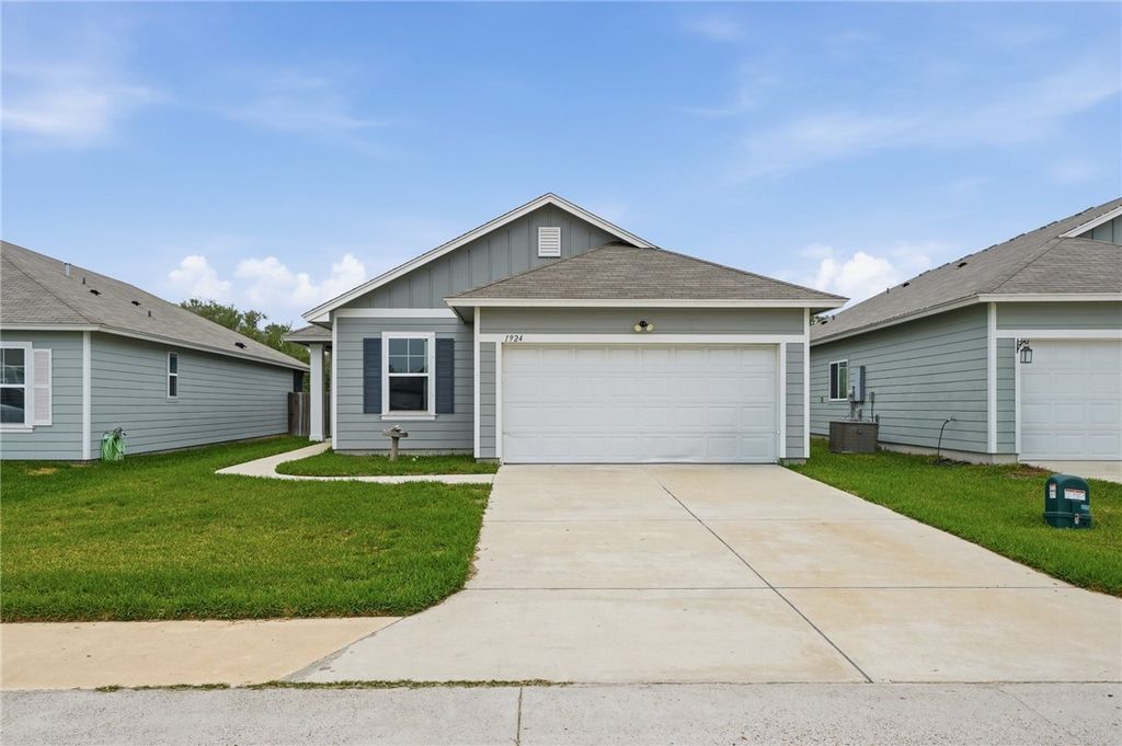 1924 Shellbank Ave, Aransas Pass, TX 78336 — exterior
