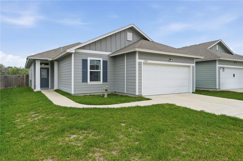 1924 Shellbank Ave, Aransas Pass, TX 78336 — photo 2
