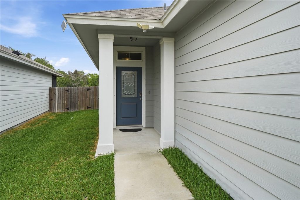 1924 Shellbank Ave, Aransas Pass, TX 78336 — photo 3