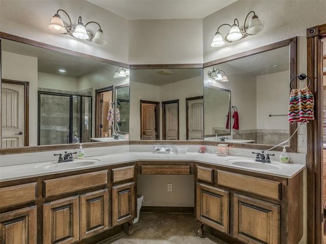 935 Silver Chase Drive, Choctaw, OK 73020