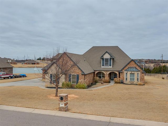 935 Silver Chase Drive, Choctaw, OK 73020