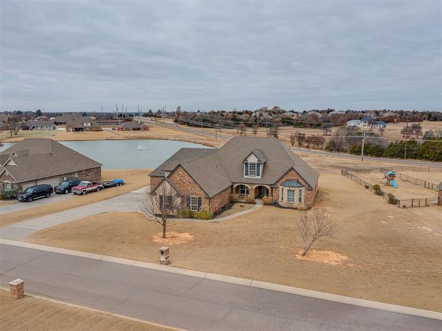 935 Silver Chase Drive, Choctaw, OK 73020