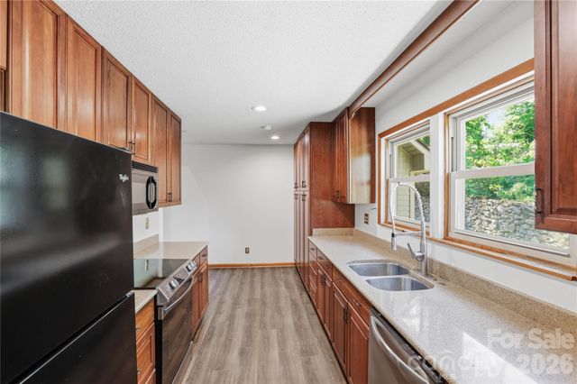 207 Wood Dale Drive, Hendersonville, NC 28791