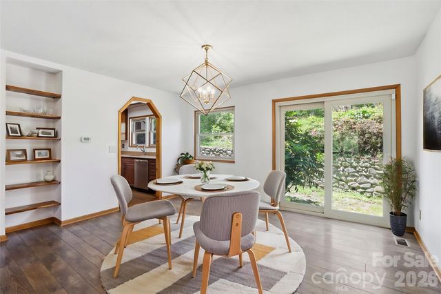 207 Wood Dale Drive, Hendersonville, NC 28791
