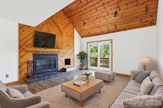 207 Wood Dale Drive, Hendersonville, NC 28791